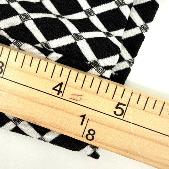 NWT INC International Concepts Women's Black White Diamond Print Shorts Size 12 - Picture 12 of 13